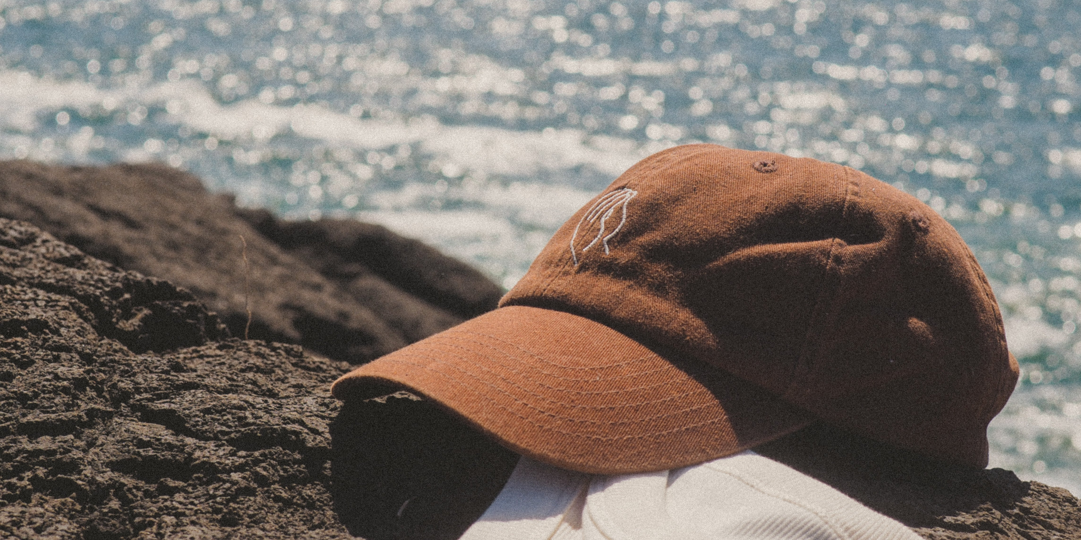 Caps